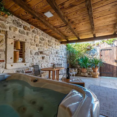 Villa Style Stone Lux Solis Nin