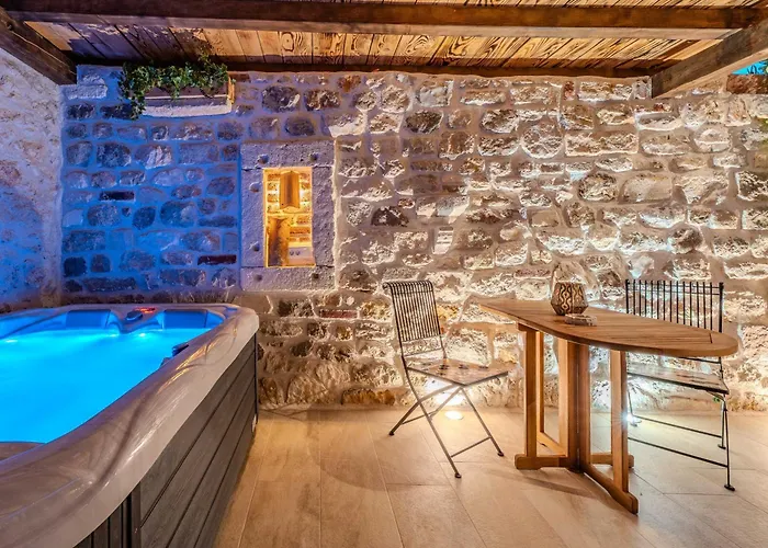 Villa Style Stone Lux Solis