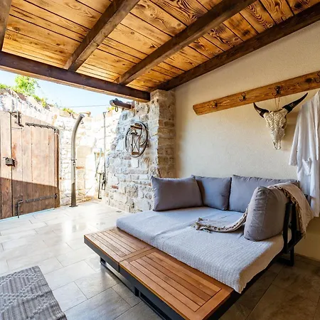 Style Stone Lux Solis Villa Nin