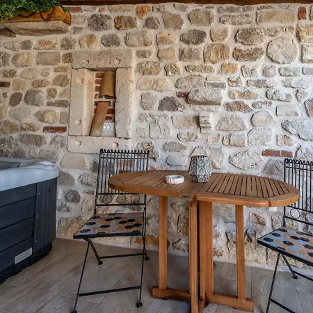Villa Style Stone Lux Solis Nin