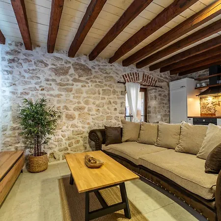 Villa Style Stone Lux Solis