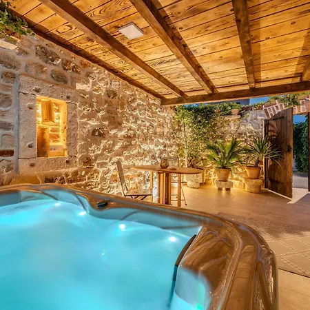 Villa Style Stone Lux Solis