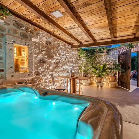 Villa Style Stone Lux Solis
