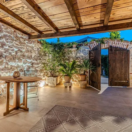 Villa Style Stone Lux Solis *