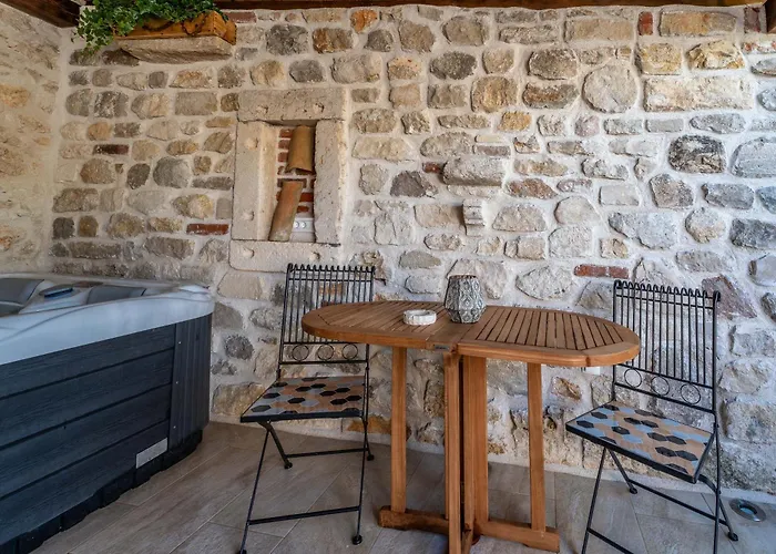 Villa Style Stone Lux Solis Nin