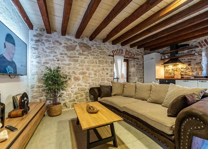 Villa Style Stone Lux Solis