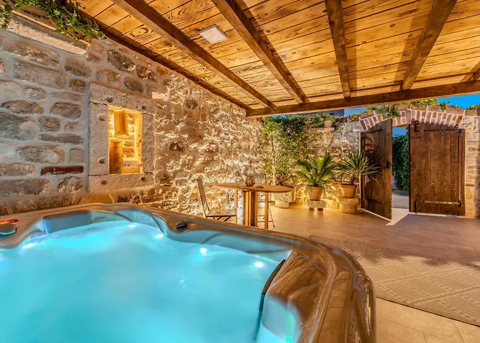 Villa Style Stone Lux Solis